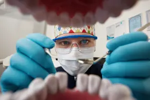 Dentista con casacca in microfibra
