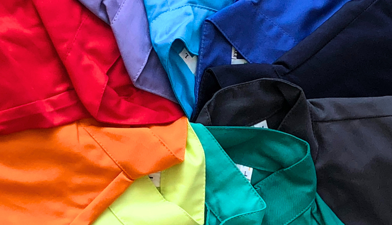 Abbigliamento per professionisti del settore sanitario: perchรฉ scegliere il cotone?