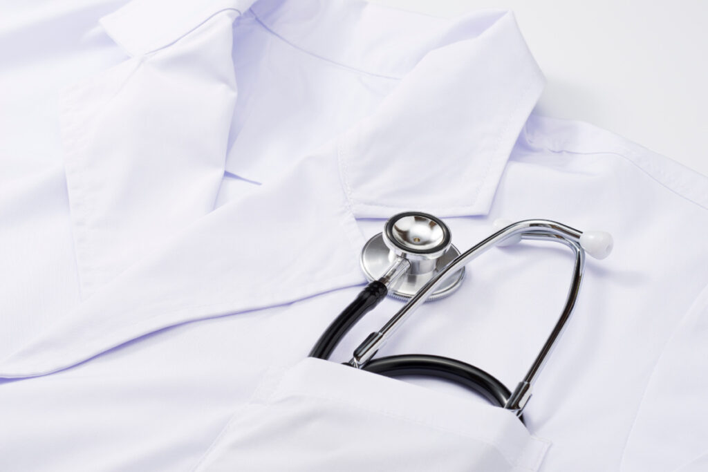 Camice medico da donna: come scegliere il modello migliore